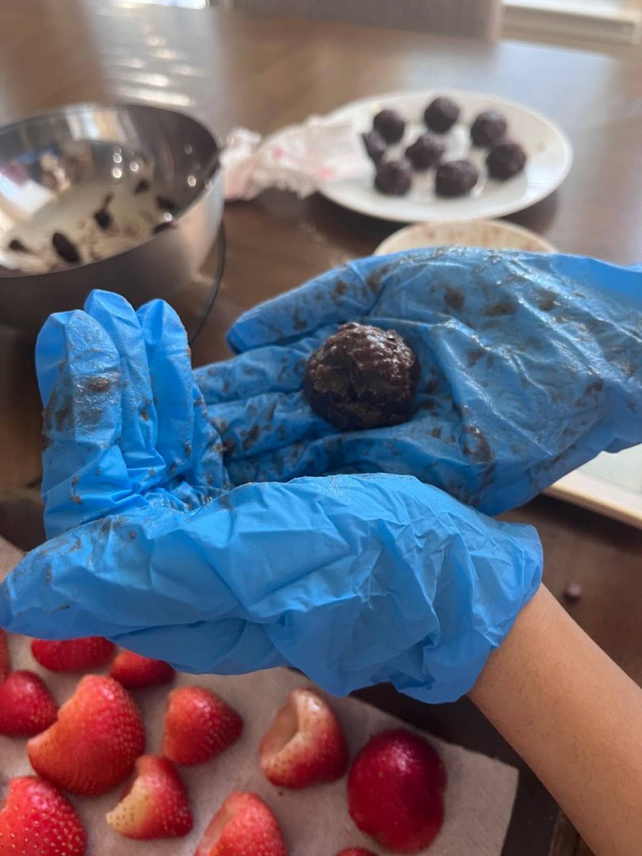 Step 3: Shape the red bean paste.