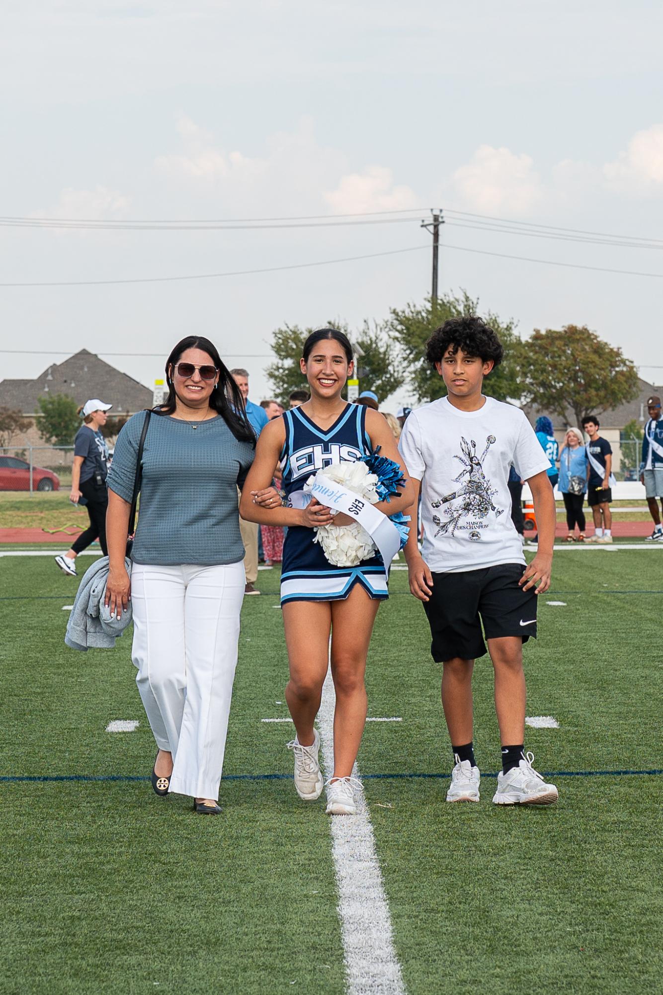 Kicking off homecoming: annual community pep rally