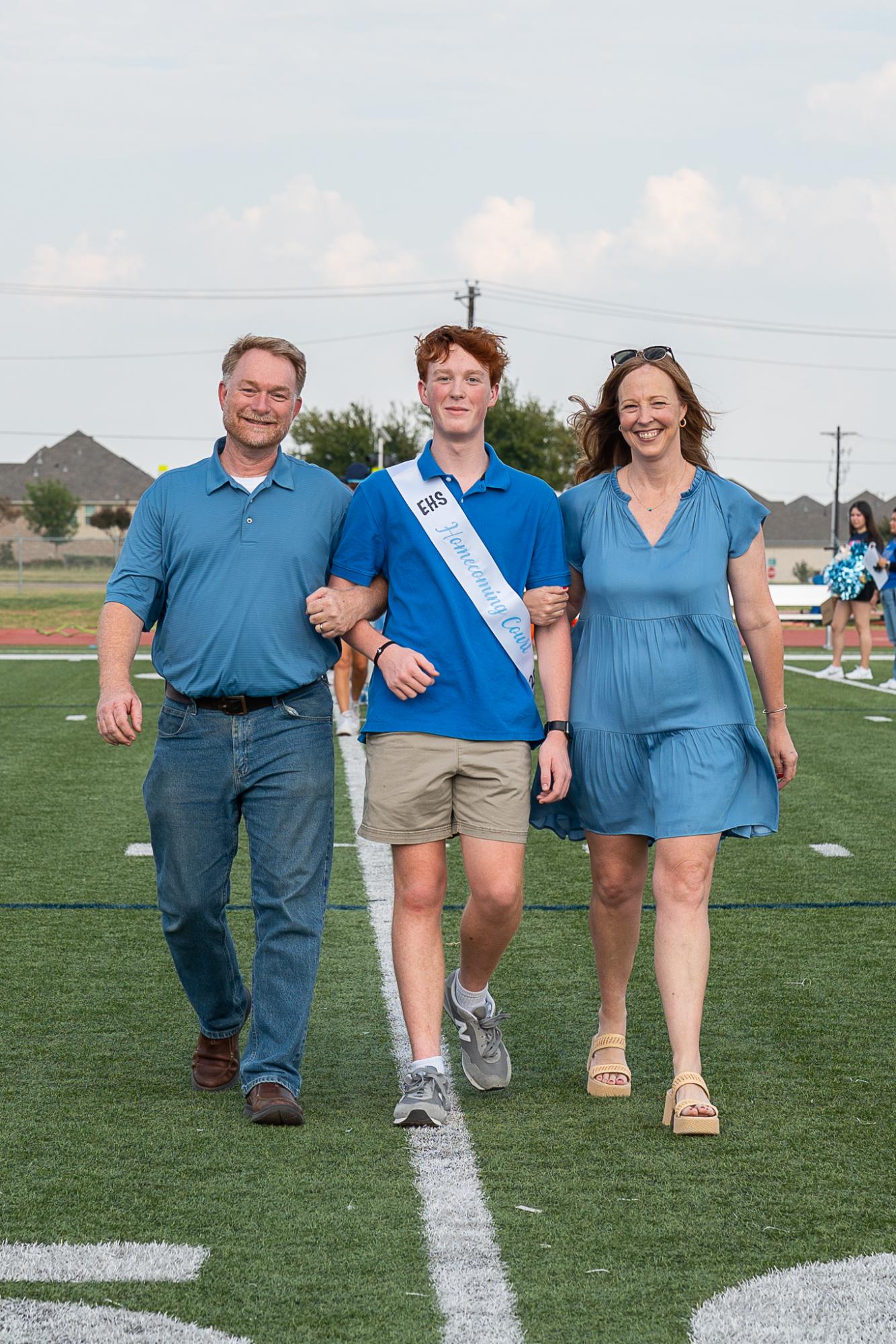 Kicking off homecoming: annual community pep rally