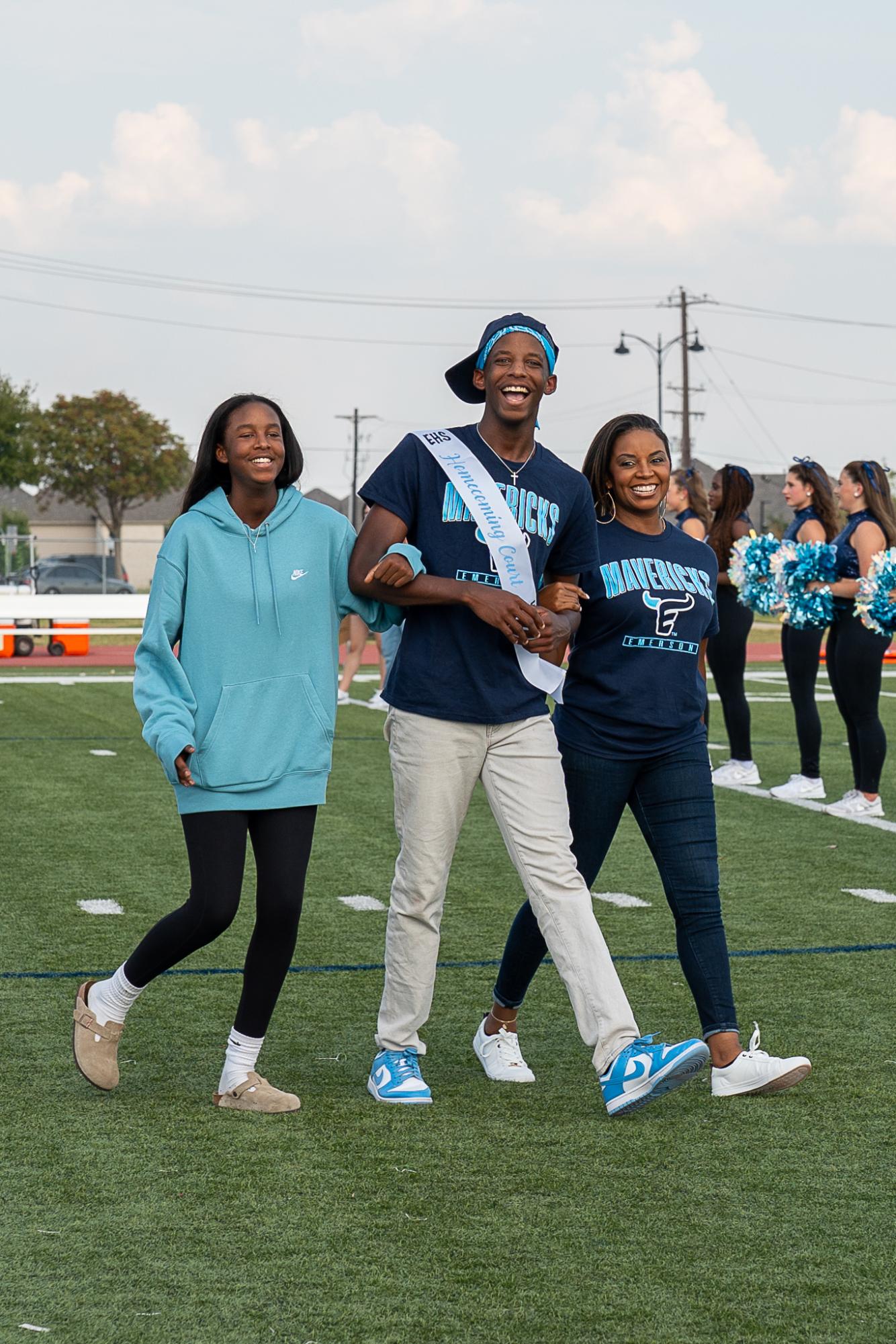 Kicking off homecoming: annual community pep rally