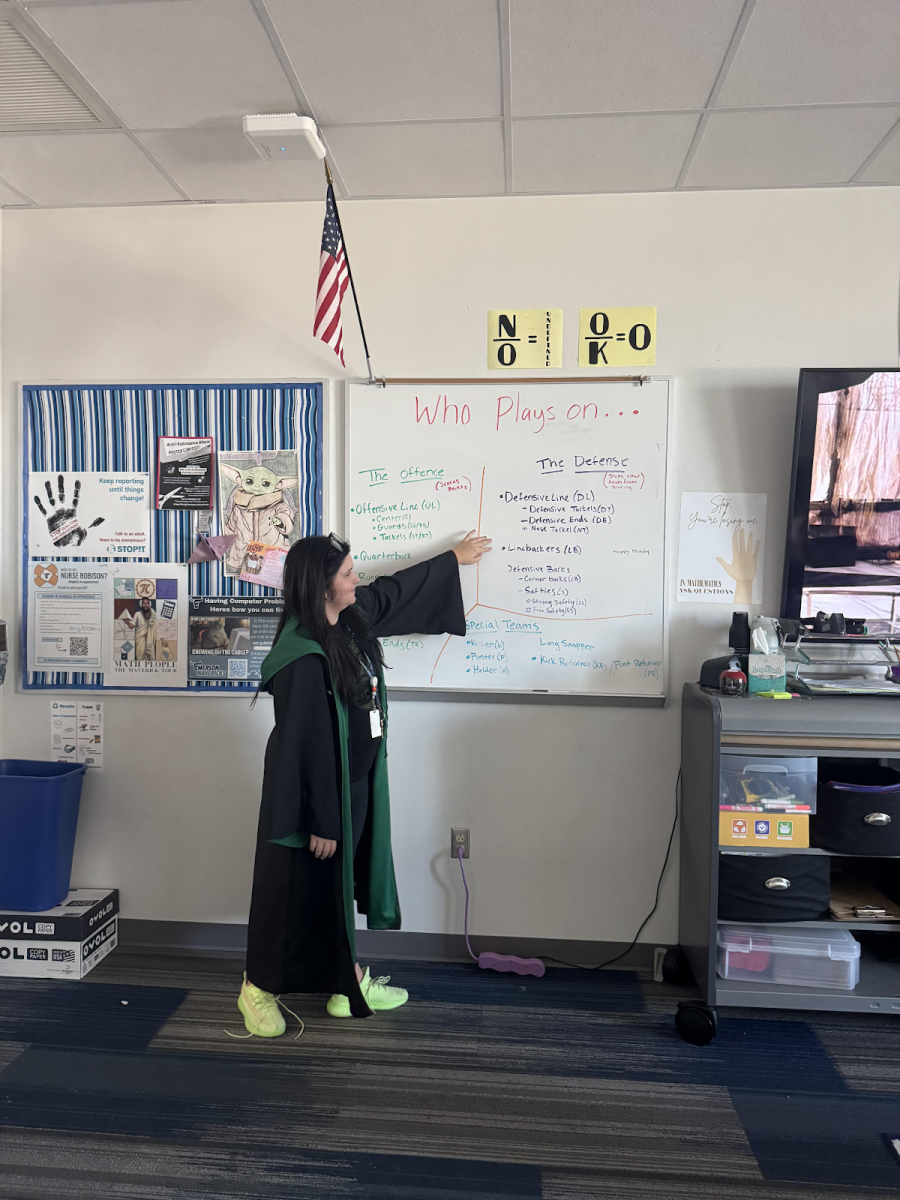 Laura Fangman teaching a class. (Audrey Hingst)