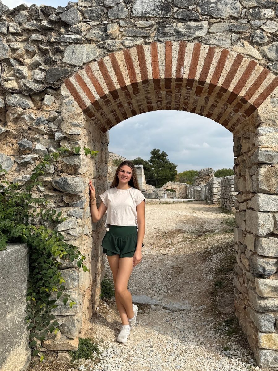 Phillipi had an expanse of columns, arches, and ruins. 