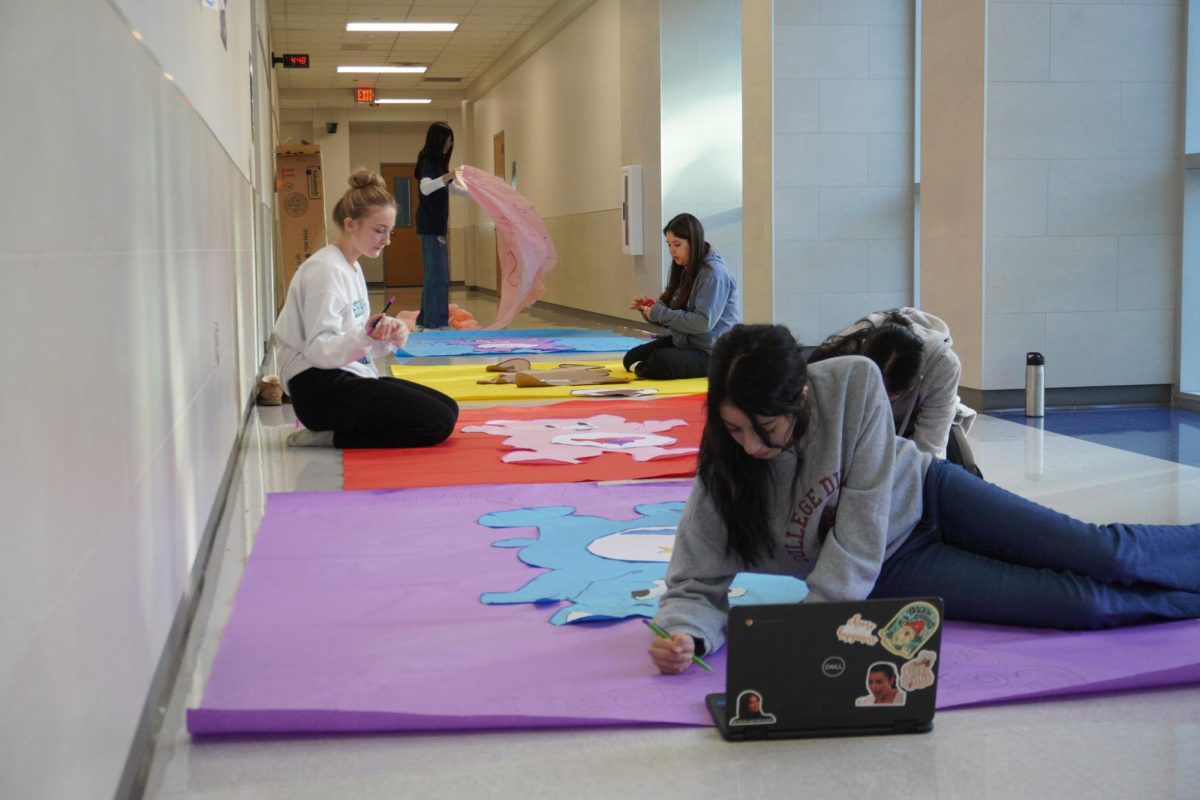 Student volunteers prepare Sweet Week decorations during the Maverick Leadership work party.