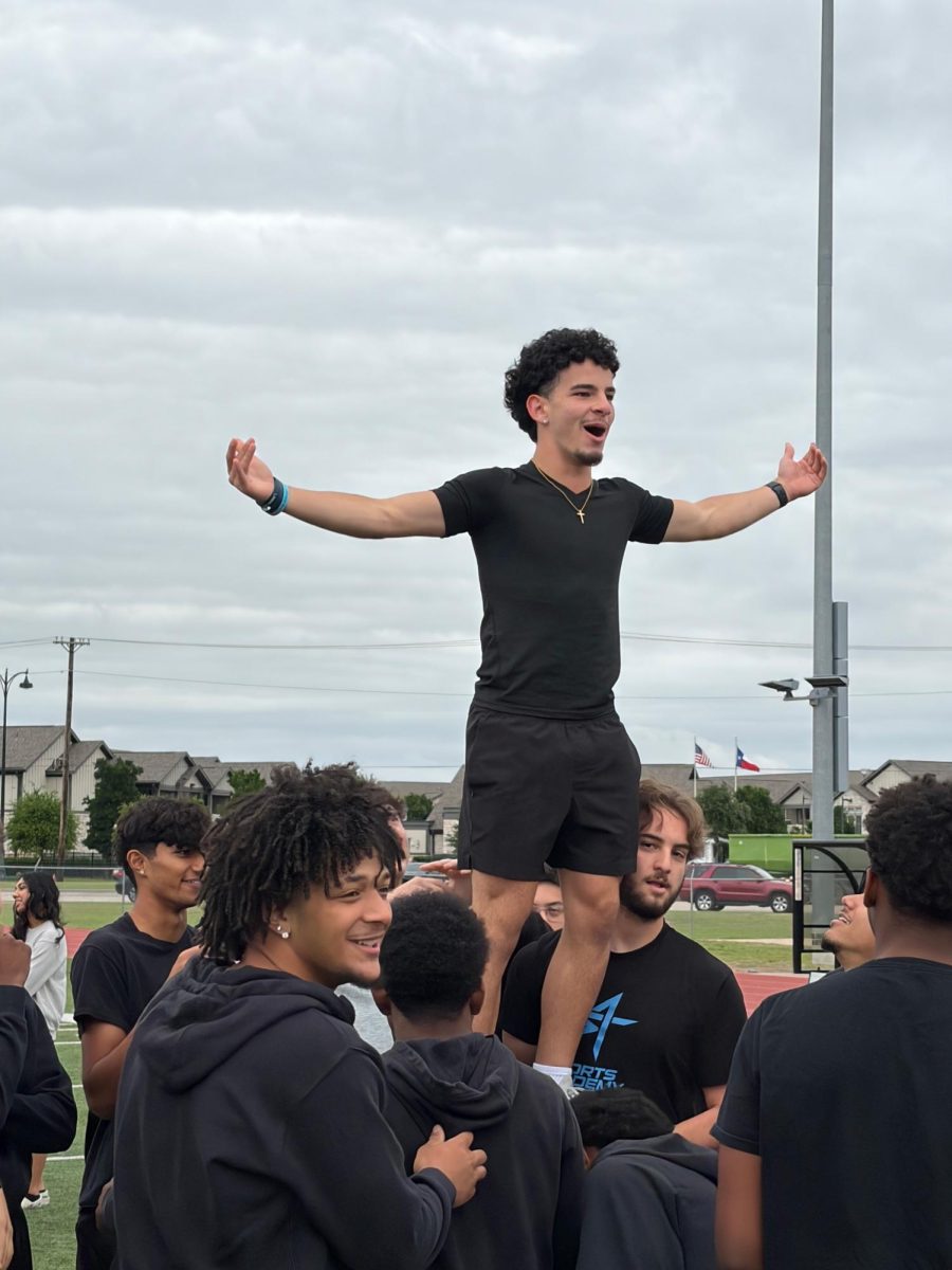 John Pacheco rallies his team during Field Day. (Erin Livingston)